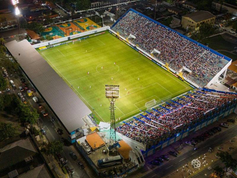 El último estadio en repararse e instalarle grama híbrida fue el Estadio Morazán, donde se jugará el Honduras vs México