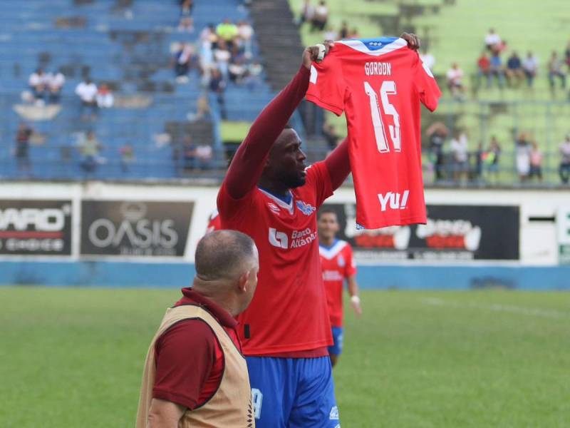 Olimpia derrota a Juticalpa con doblete de Arboleda: Rinden homenaje a Demetri Gordon