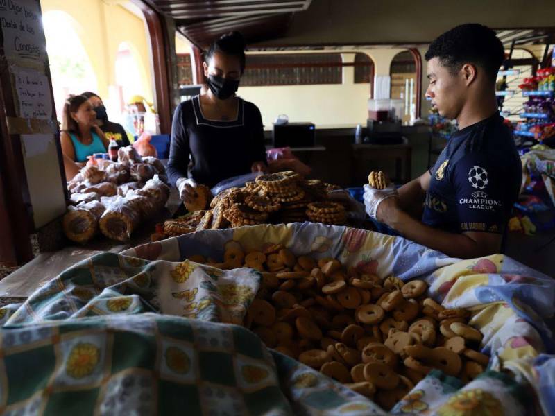 Las rosquillas del sur, sobre todo las que venden en Sabanagrande, son de las más deseadas por los hondureños y esa actividad es una fuente de empleos.