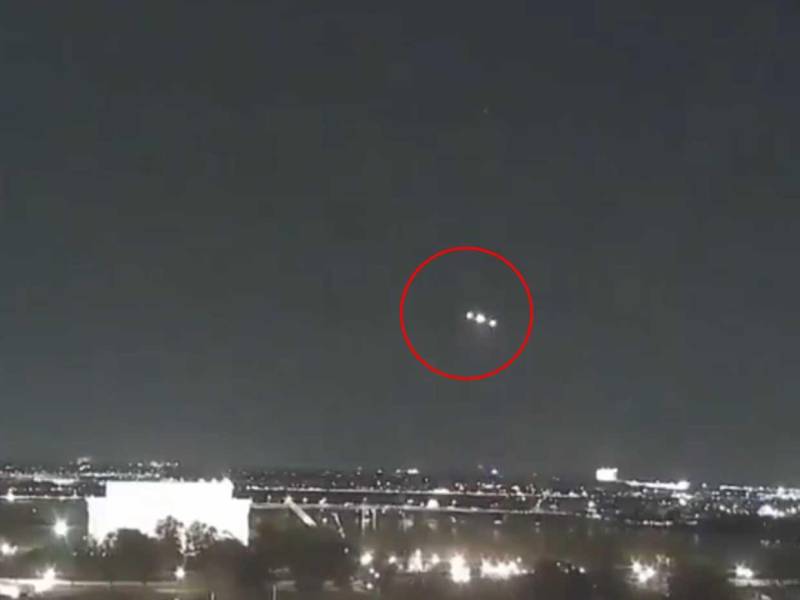 Equipos de rescate buscan la noche de este miércoles a sobrevivientes en el río Potomac de Washington, Estados Unidos, tras el choque aéreo cerca del Aeropuerto Nacional Reagan entre un avión y un helicóptero.