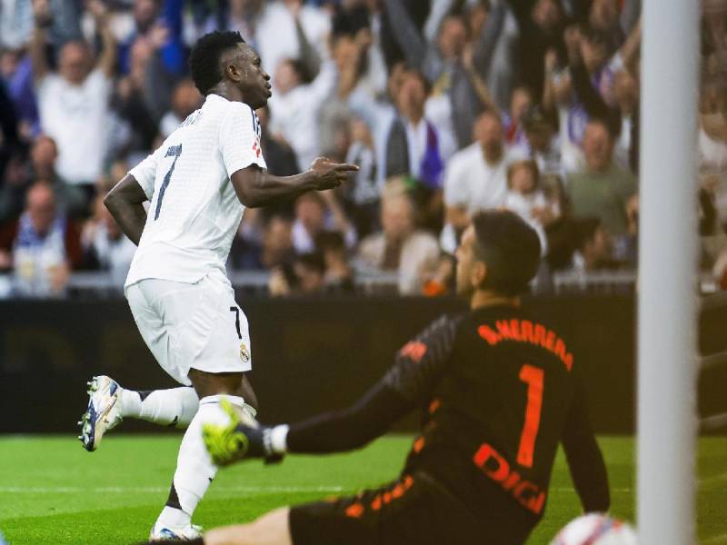 Hattrick de Vinicius le dio la victoria a Real Madrid en goleada al Osasuna