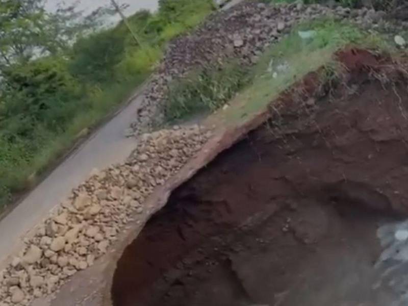 Socavón deja incomunicada carretera entre Yuscarán y Villa de San Francisco