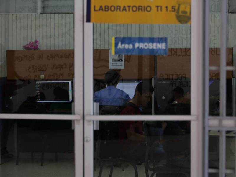 En Ciudad Universitaria también hay un laboratorio para personas con discapacidad, pero no tienen algunas licencias, conoció este rotativo.