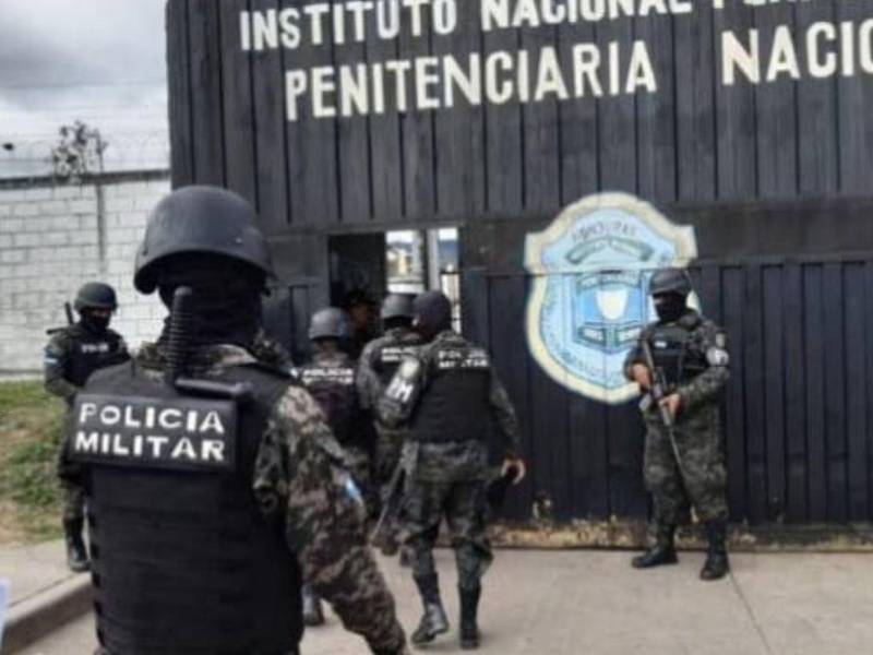 La Policía Militar es la entidad encargada de la administración de los centros penales en Honduras.