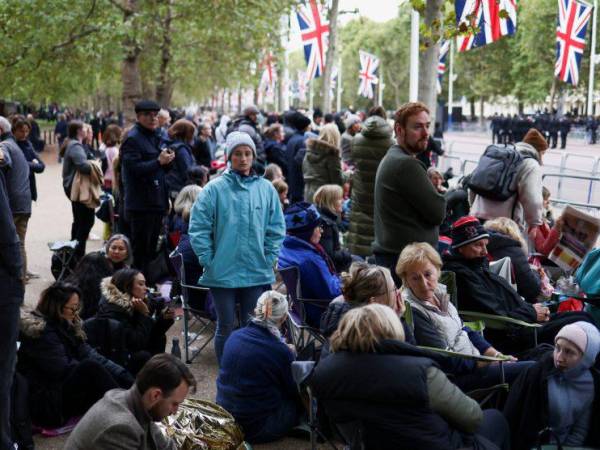 Luego de once días se luto los ciudadanos británicos dicen adiós a la reina Isabel II.