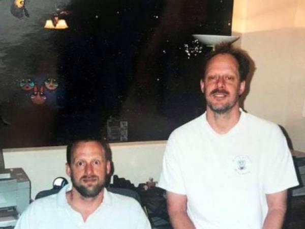 Eric Paddock y Stephen Paddock en una foto de hace algunos años. El hermano del autor de la masacre de Las Vegas vive en Florida y no tenían mucho contacto entre ellos