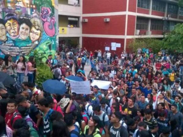 Un grupo de universitarios mantuvo una toma de instalaciones y asambleas informativas durante casi tres semanas en la UNAH, foto: Archivo EL HERALDO.