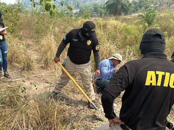 Seis fosas clandestinas más fueron ubicadas este lunes -27 de mayo- en una zona boscosa de la aldea Lomas del Carmen, en San Pedro Sula. Las autoridades sospechan que el número de víctimas superaría al número de fosas, que a la fecha suman 10, en donde se han encontrados restos óseos, pero ¿quiénes son las víctimas halladas en este macabro descubrimiento?