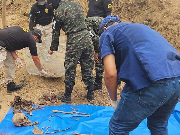 Las autoridades temen que en el lugar haya más restos humanos, pues los criminales habrían aprovechado este lugar para deshacerse de los cuerpos de sus víctimas. Con las dos osamentas halladas este lunes suman cuatro.