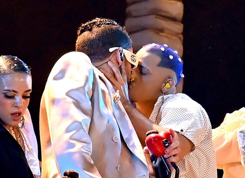 FOTOS: Así es Nigel O’Brian, el bailarín que besó a Bad Bunny en los premios MTV