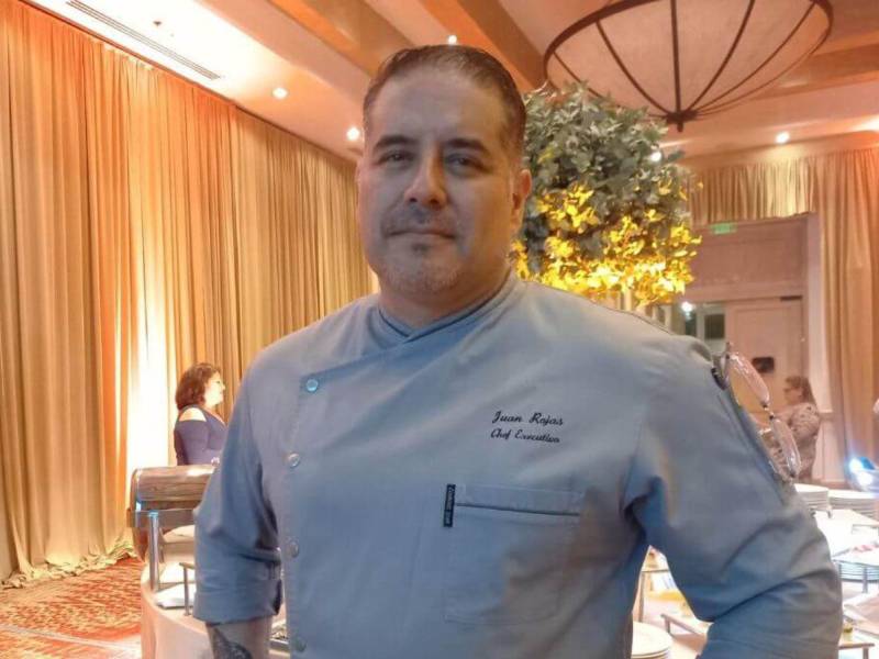 El chef Juan Rojas, uno de los responsables de la creación del nuevo menú de banquetes.