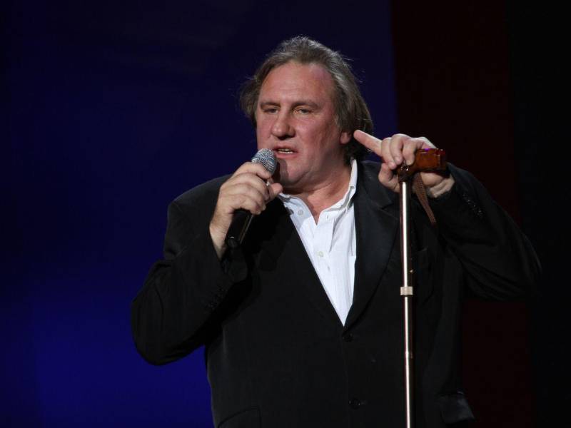 Assous negó que Depardieu se encuentre en Dubai, como había aparecido en redes sociales, pero no dijo dónde se encuentra.