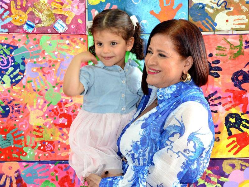 Carolina Carías celebra 35 años impulsando el arte en Tegucigalpa.