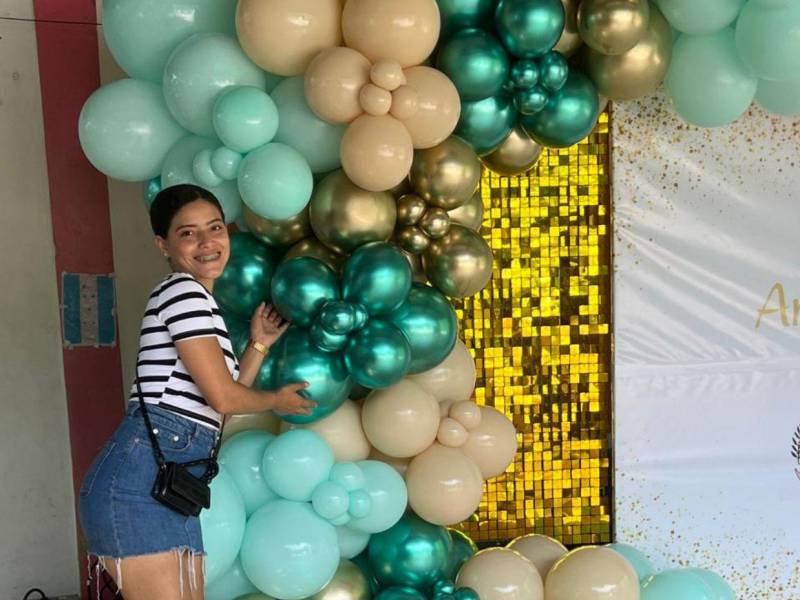 Fernanda Andino, una joven capitalina, ha salido adelante gracias a sus ingeniosas y preciosas decoraciones.