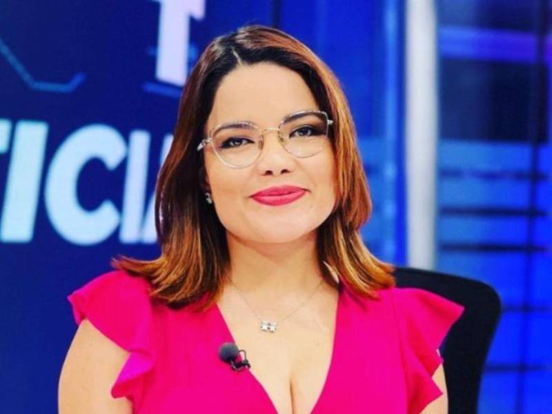 Ariela Cáceres, presentadora de noticias de Honduras.