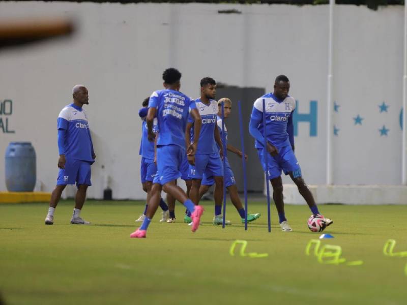 La Selección Nacional de Honduras continua la preparación para enfrentar a México y este día realizaron su segundo entrenamiento en el estadio Francisco Morazán de San Pedro Sula