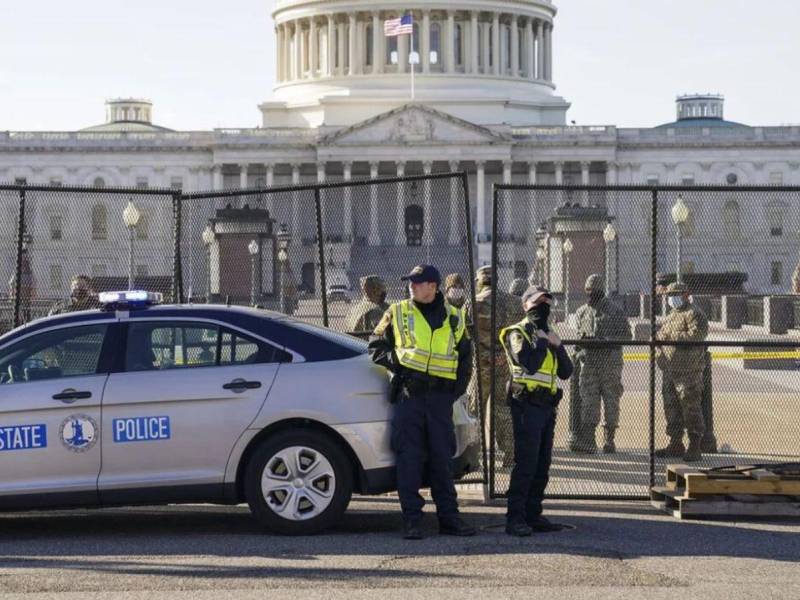 Detienen a hombre que entró al Capitolio con una pistola de bengala y olor a combustible