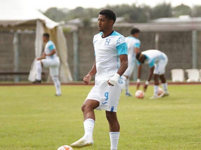 La Selección de Honduras está jugando contra Guayana Francesa.