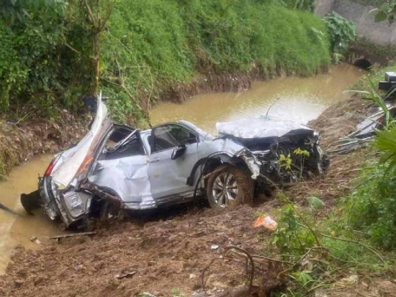 Así quedó el vehículo donde se transportaba el jugador del Olimpia.