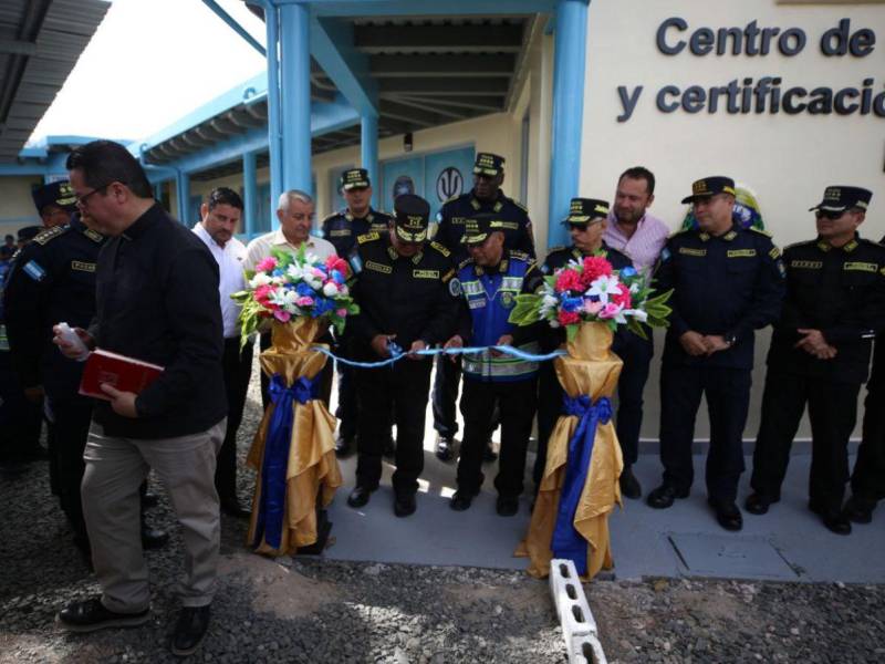 Aunque las nuevas pistas se abrieron al público el 6 de enero, la inauguración fue este 14 de enero.