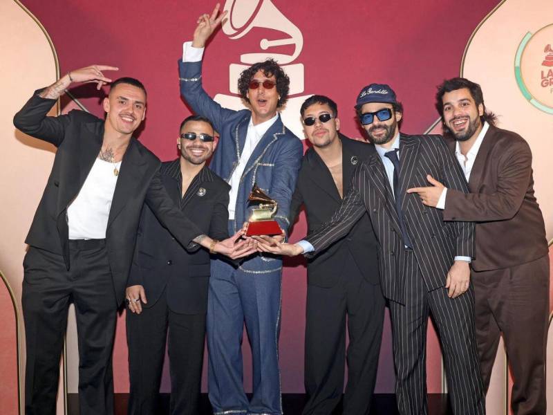 “La nominación al Grammy nos ha dado una emoción difícil de describir, porque aunque los latinos nos reconocieron la canción, el disco no fue nominado y es una producción que se merece todo por el trabajo, la dedicación, el tiempo y el talento de toda la gran cantidad de gente que participó”, indicó Montenegro.