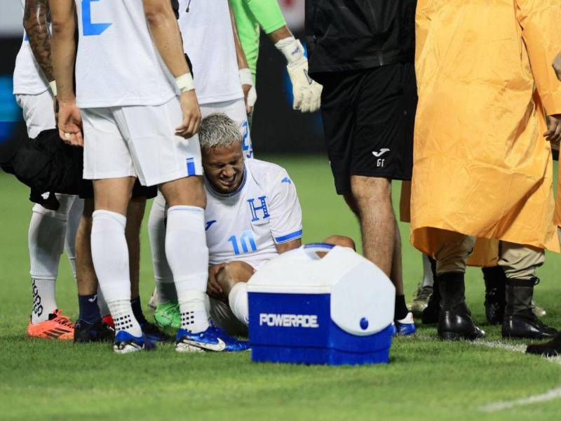 La rodilla de Alexander López se vio afectada al impactar con el cuerpo del “Chino” Huerta.