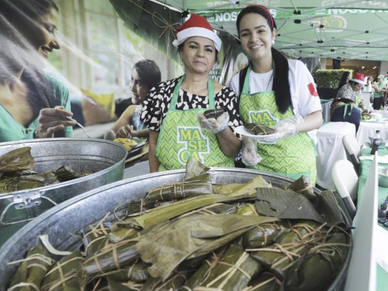 Irma Palma, emprendedora y tamalera, agradeció la oportunidad de dar a conocer sus productos en un evento que celebra las tradiciones hondureñas.