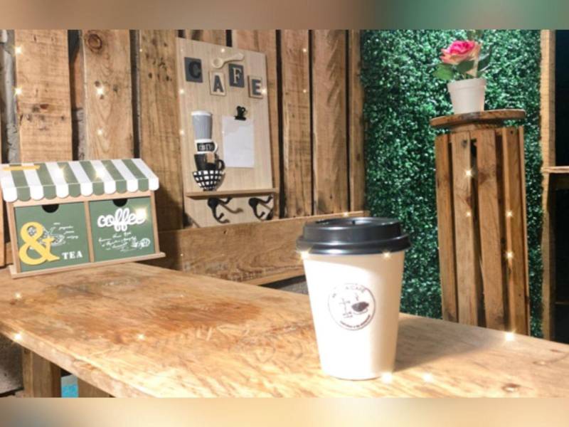 El ambiente en Sukkah Café es ideal para disfrutar de momentos especiales.