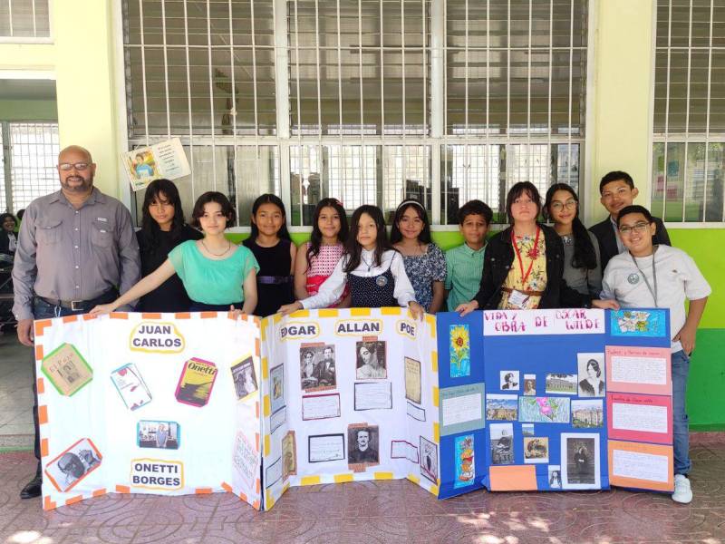 Estudiantes brillan con el proyecto “Pequeños grandes expositores”