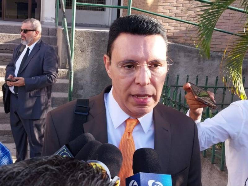 Dagoberto Aspra, abogado de “Papi a la Orden”, presentará un escrito ante el juez previo al inicio de la audiencia de Asfura.