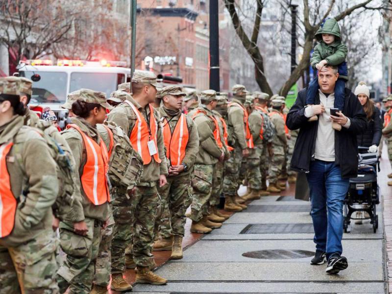 Militares se encuentran en las calles para brindar un poco más de seguridad en DC.