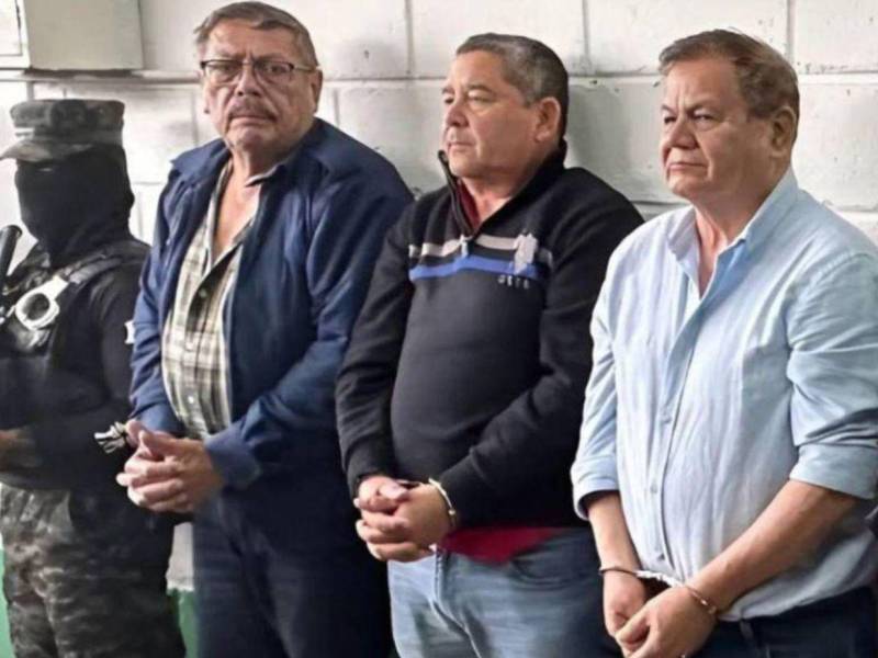 Los generales Romeo Vásquez Velásquez, Venancio Cervantes Suazo y Carlos Puerto Fúnez están bajo la medida de arresto domiciliario, determinada por un juez.