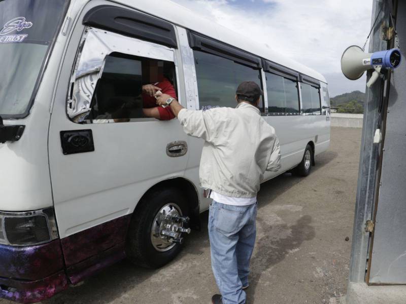 Los hondureños temen denunciar cuando son víctimas de extorsión, lo que se refleja en las quejas que recibe la Secretaría de Seguridad. Cuando hay denuncia, muchos no llegan al final del proceso por temor a represalias.