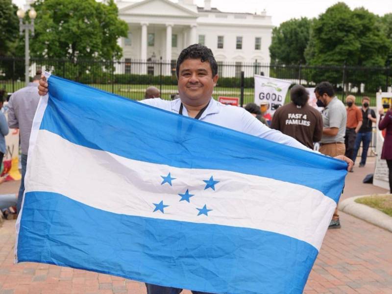 Juan Flores, líder migrante hondureño, estará en la investidura de Trump.