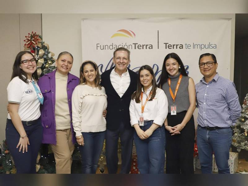 Terra otorgó L100,000 en capital de trabajo, distribuidos entre cinco emprendedores destacados.