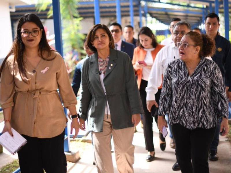 Herrera Aguilar recorrió el complejo de Ciudad Mujer en Tegucigalpa, la capital hondureña.