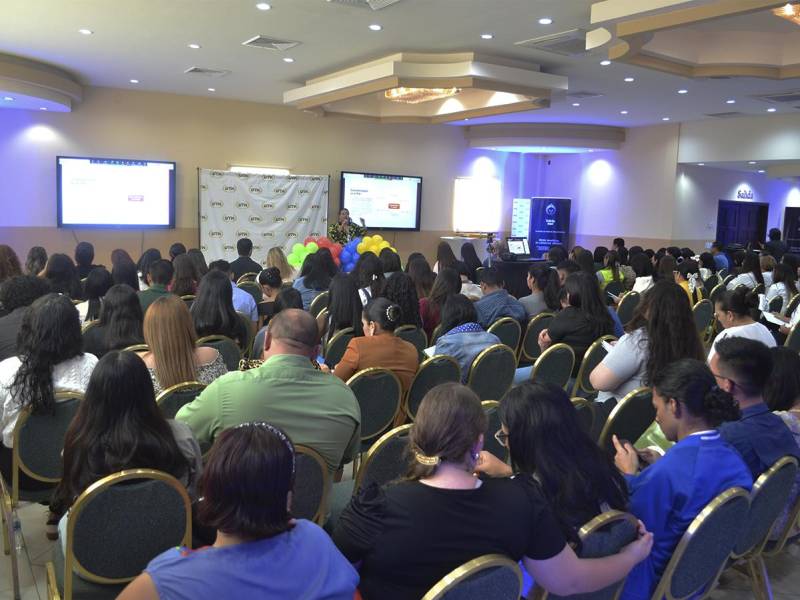 Génesis Alvarado, durante la conferencia: “El corazón autista un pase para la convivencia educativa”.