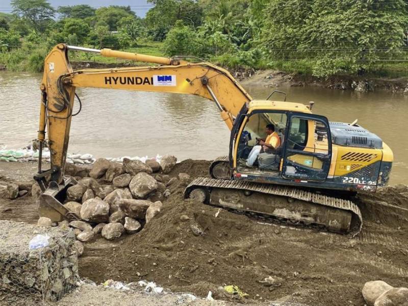 Acciones inmediatas tras las tormentas: limpieza y rehabilitación para garantizar la movilidad de los habitantes de Jucutuma.