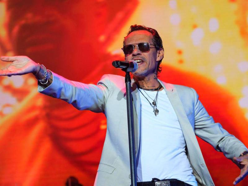 Marc Anthony hace el llamado a los latinos a replantearse la idea de votar por el candidato republicano Donald Trump.