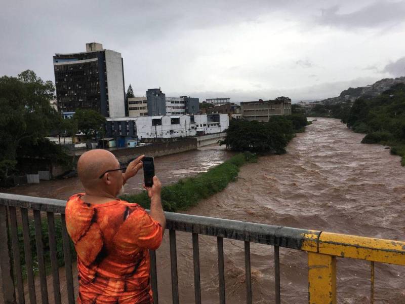 La circulación asociada al fenómeno Sara seguirá generando lluvias intermitentes en casi todo el territorio.