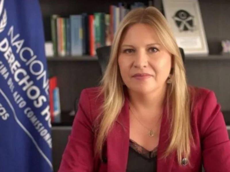 Isabel Albaladejo se defiende de las acusaciones, alegando ser víctima de acoso por la familia de su exesposo, pero no se ha referido a los supuestos abusos hacia el menor por parte de un vecino suyo.