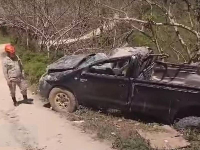 Elementos del Cuerpo de Bomberos se presentaron al lugar para auxiliar a los heridos.