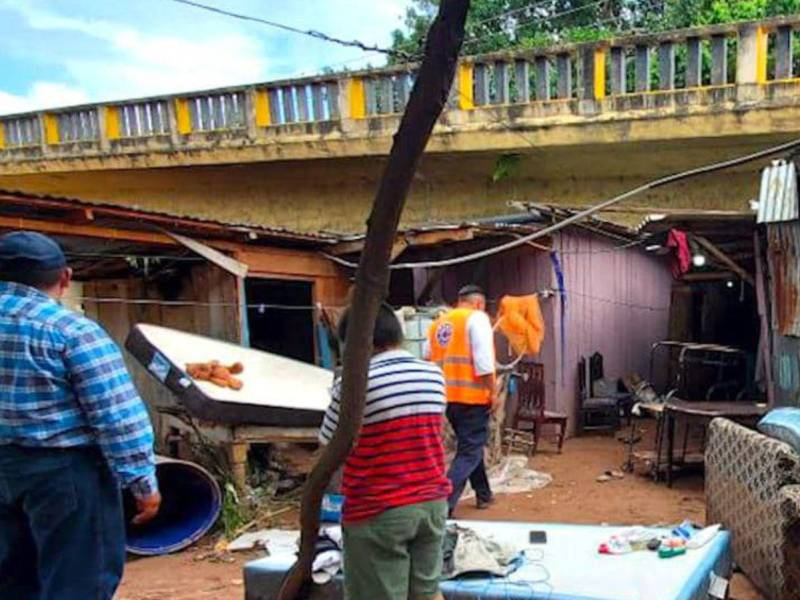 Familias resultaron afectadas por inundaciones.