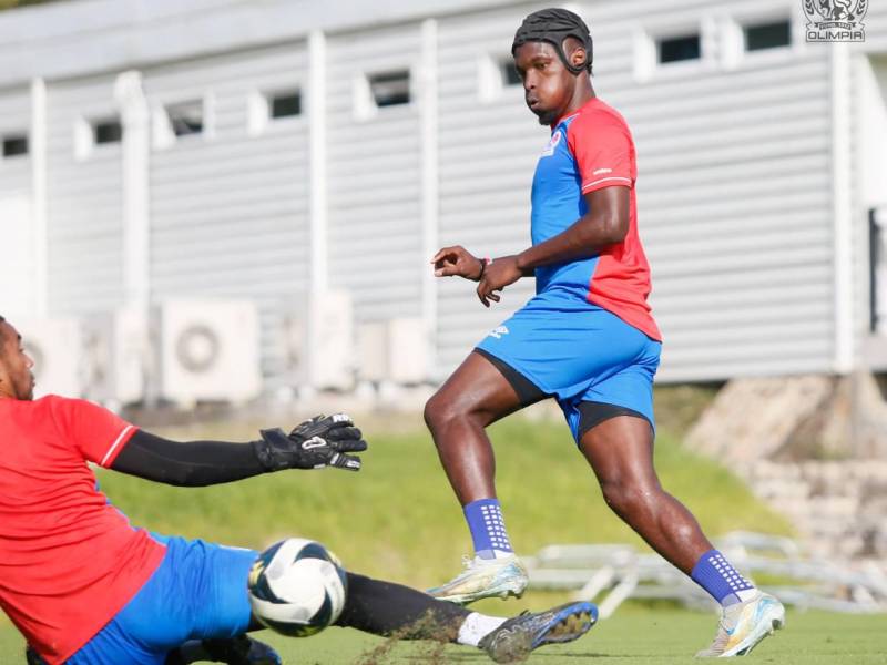 Alberth Elis ha estado haciendo pretemporada con el Olimpia de Eduardo Espinel.