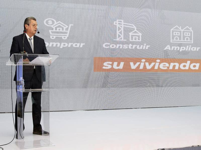 Enrique Burgos, Gerente General del RAP, motivando a los afiliados durante el lanzamiento de la campaña de vivienda.