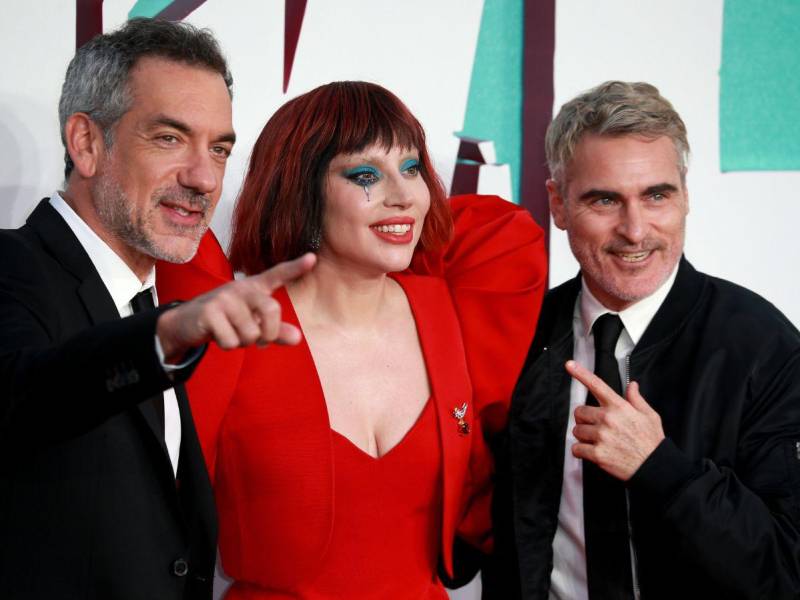 Phillips, Gaga y Phoenix posaron juntos en la premier mundial de Joker 2 en Londres, Inglaterra.