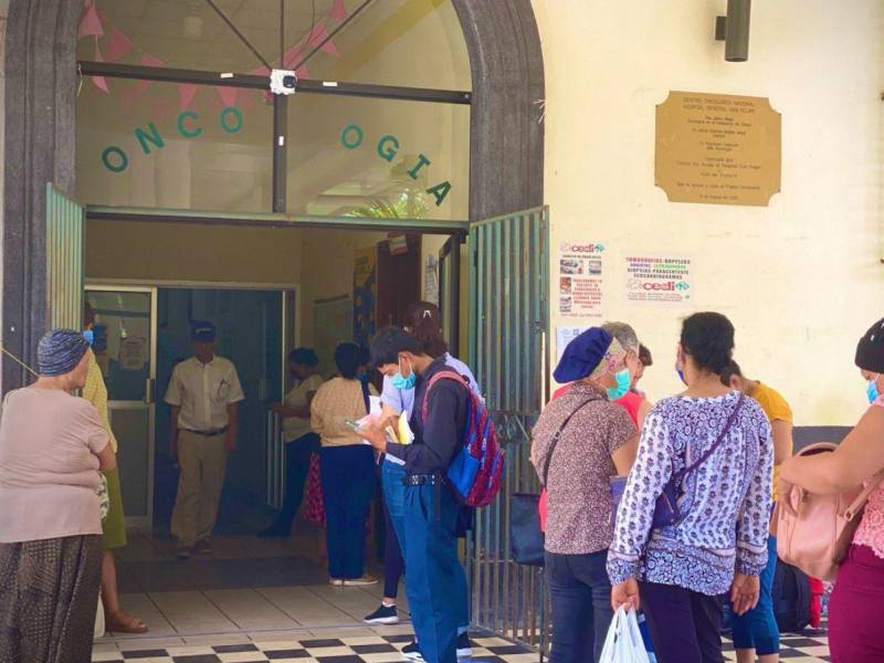 En el mes contra el cáncer de mama, pacientes del Hospital San Felipe siguen en espera