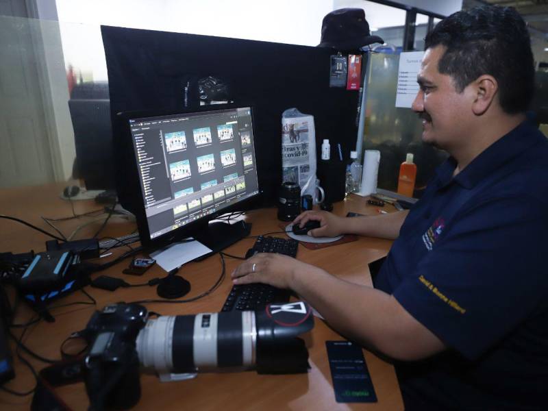 Fotógrafos y periodistas garantizan que el contenido publicado en las diferentes plataformas sea de calidad. En la imagen aparece el fotoreportero, David Romero.