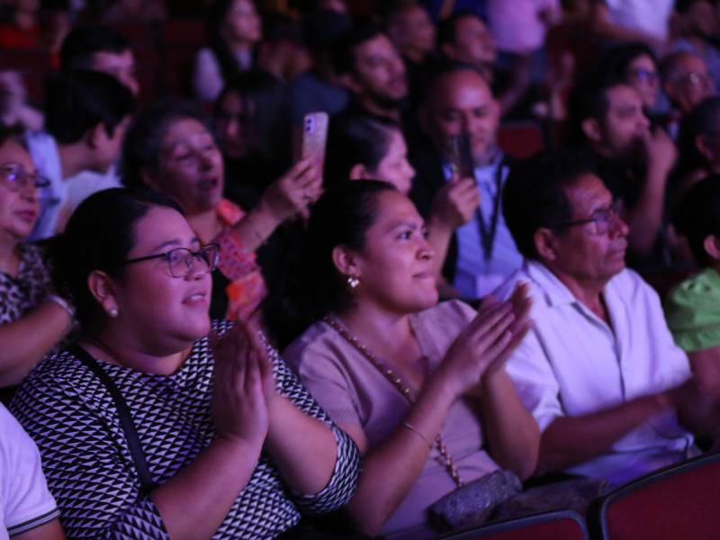 Su repertorio tiene un impacto inmediato en la audiencia y permea fácilmente los sentimientos de quienes, con rapidez, se identifican con sus letras y melodías.