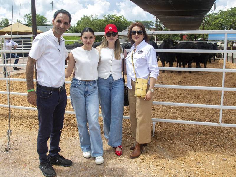 La Villa de engorde de ganado fue muy visitada por los asistentes.